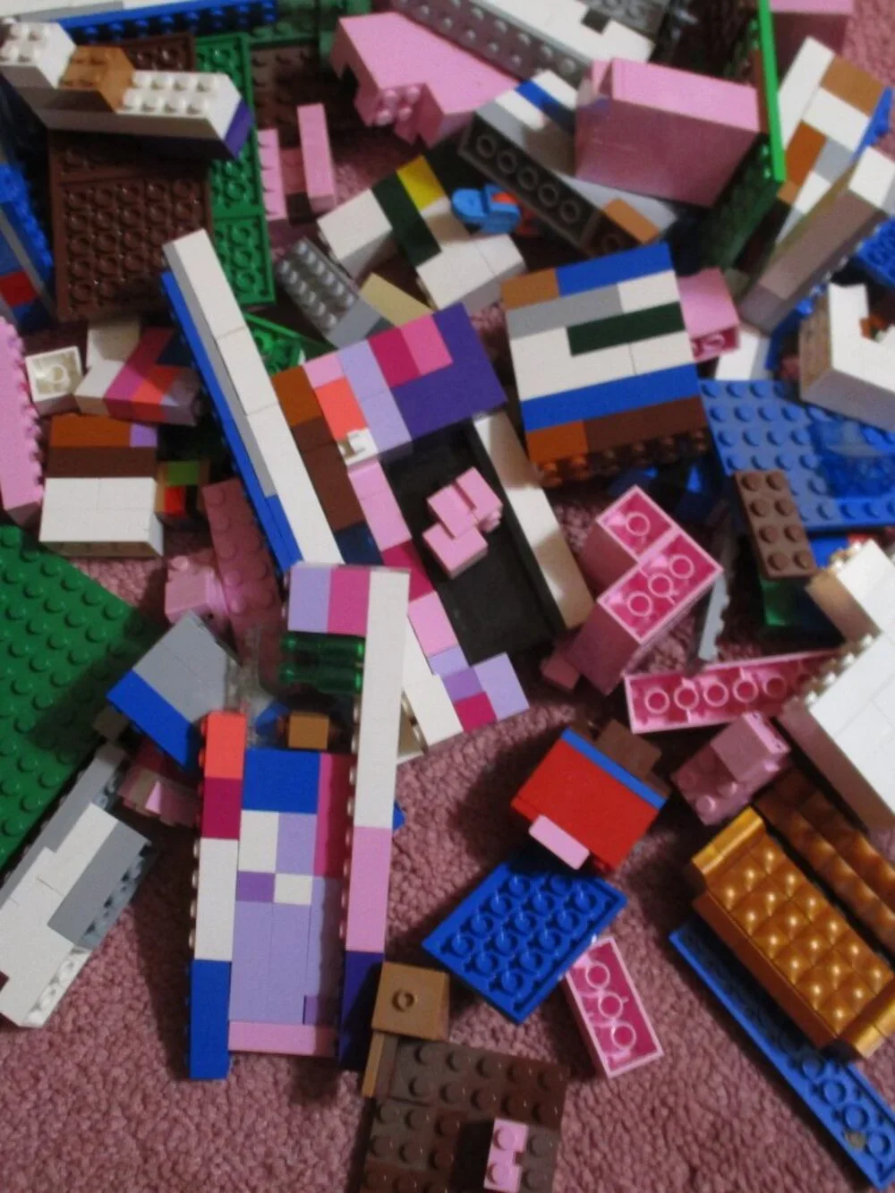 Two Pound Lot of Random Legos Bricks & Flats - Picture 3 of 4